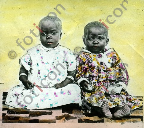 Afrikanische Babys | African babies - Foto foticon-simon-192-048.jpg | foticon.de - Bilddatenbank für Motive aus Geschichte und Kultur